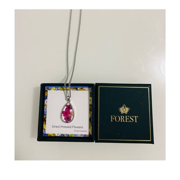 BRAND NEW Dried pressed flowers necklace, with box - Picture 3 of 4